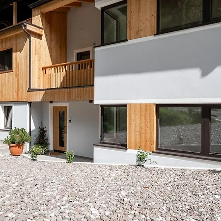 Cesa Cercena Apartmán *