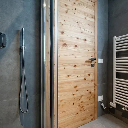 Cesa Cercena 公寓 *