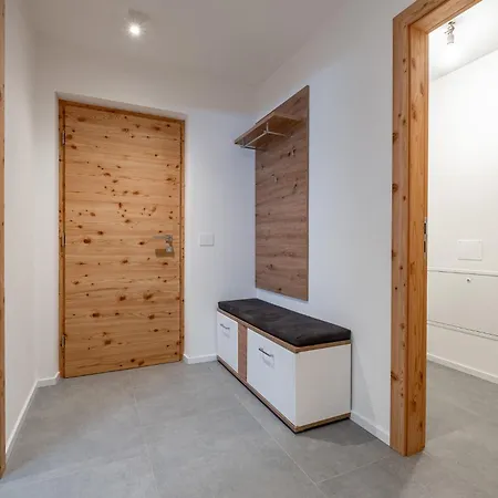 Cesa Cercena 公寓 *